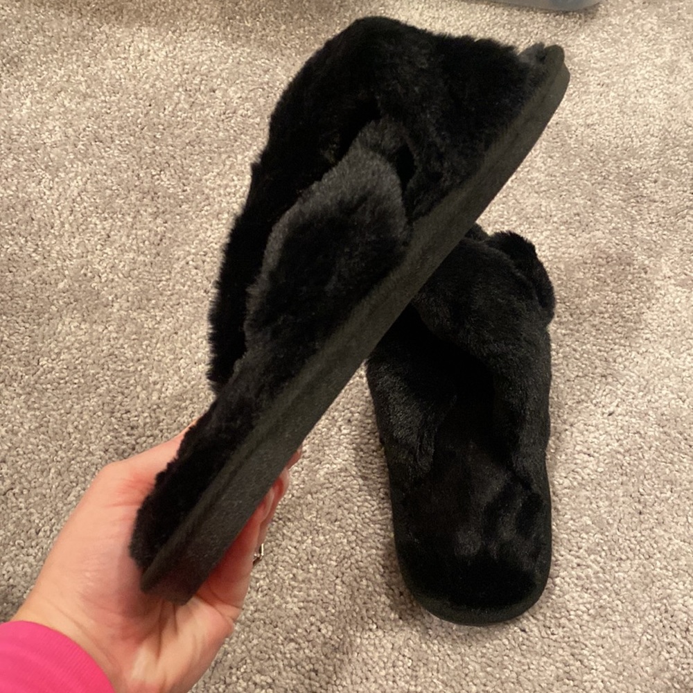 Fuzzy slippers - Picture 2 of 2